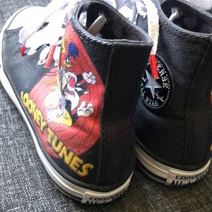 Converse Shoes - Boys converse size 1 looney tunes Converse Shoes - Boys converse size 1 looney tunes